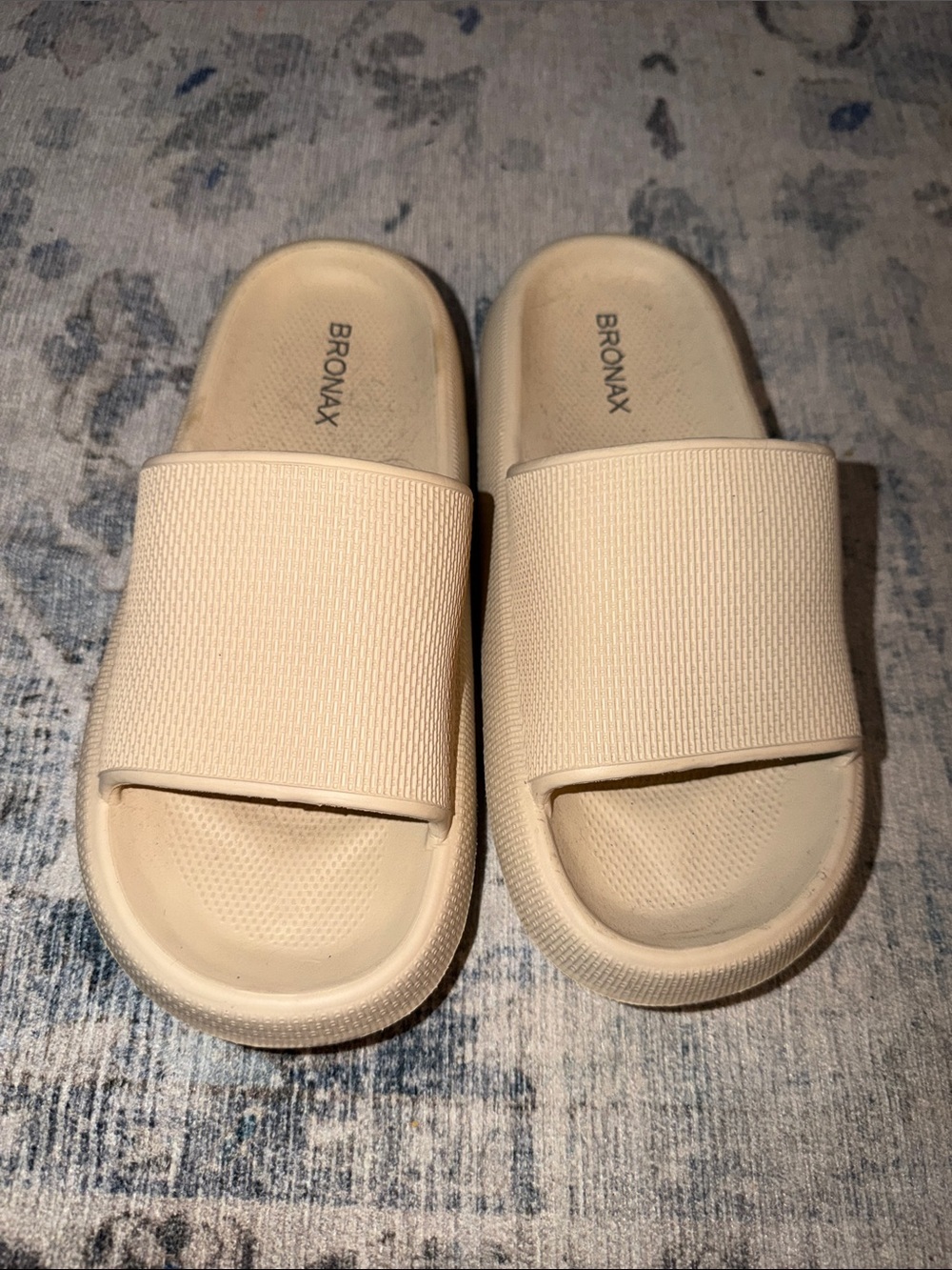 Bronax Women's Cream Slide Sandals - Cushioned Comfort